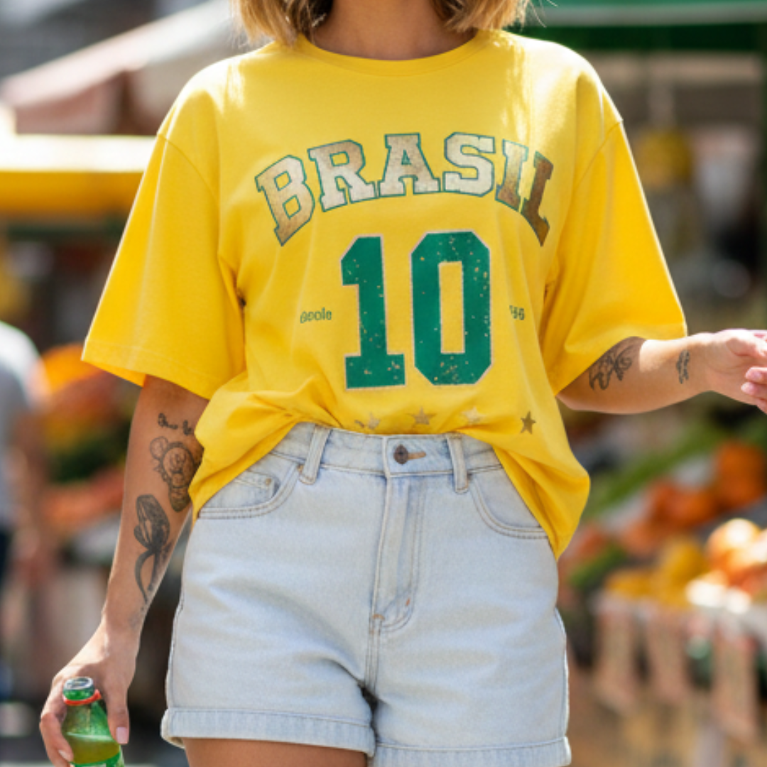 Camisa Brasil Feminina tipo Camisão Amarela 10 Brasil — Metalizado Oversized